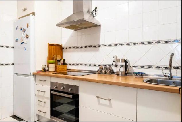 Acogedora Habitacion En Apartamento Compartido Amplio Y Centrico Granada Eksteriør billede
